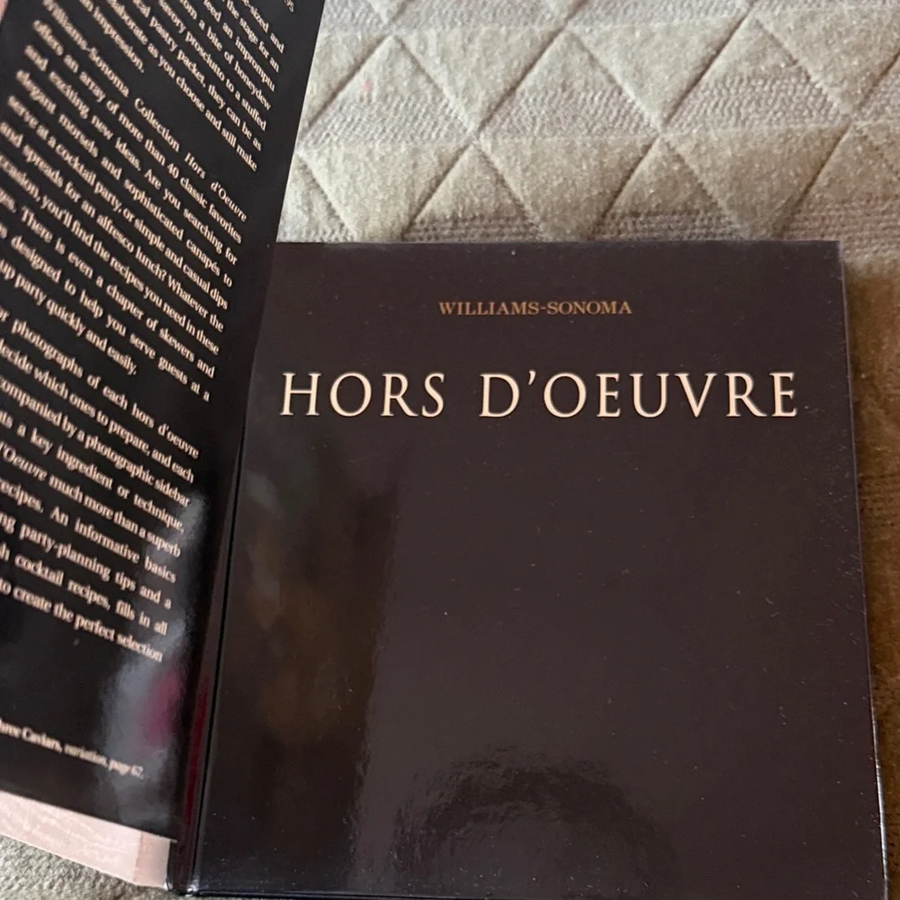 Williams Sonoma Hors D'Oeuvre Guide with Black and Gold Accents